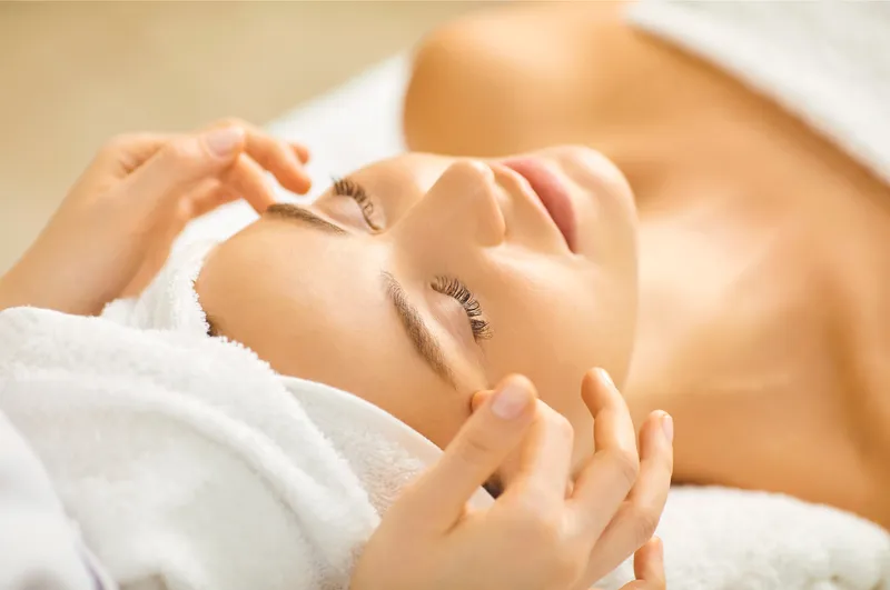 Kobido - BEAUTÉ ÉTERNELLE - Un soins facial japonais millénaire qui allie tradition et efficacité pour tonifier, lisser et sublimer votre peau.