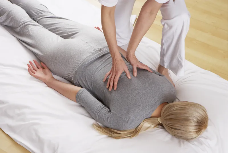 Shiatsu - ÉQUILIBRE ET HARMONIE - L'art traditionnel japonais pour rééquilibrer l'énergie vitale et soulager les tensions musculaires.